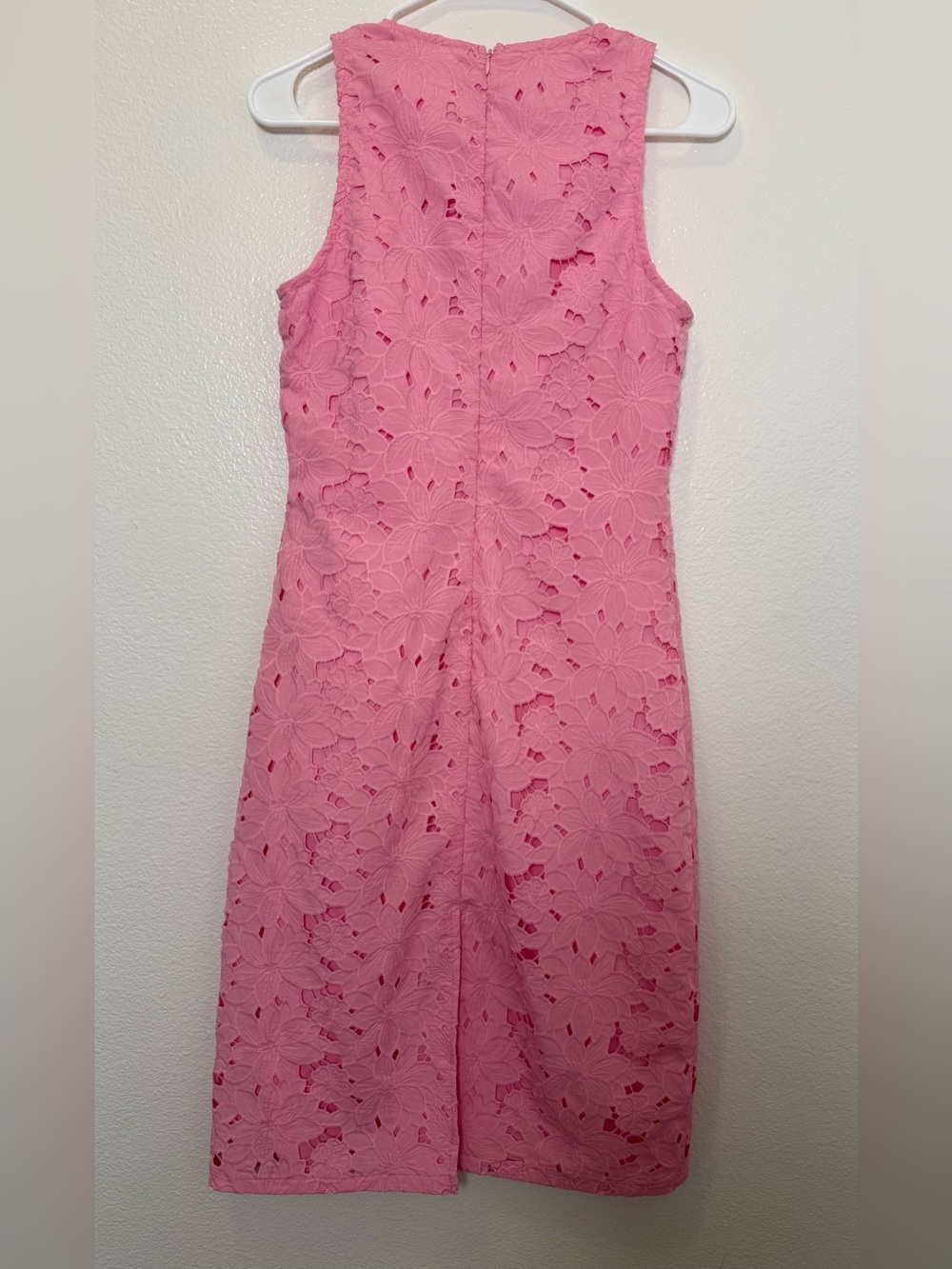 Tuckernuck Hyacinth House Carnation Eyelet Evelyn Midi Dress - Picture 2 of 11